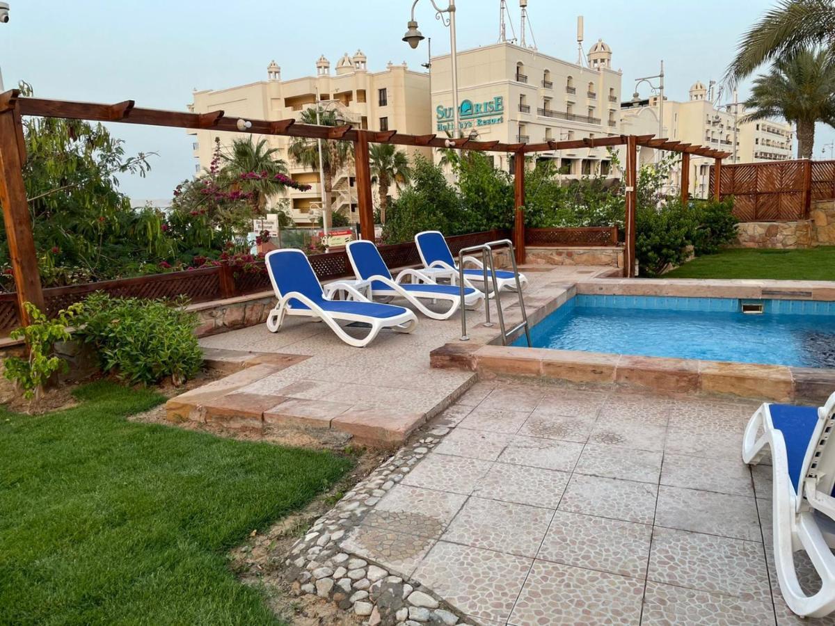 Serafy Center And Pool For Foreigners Adults Only Hostel *