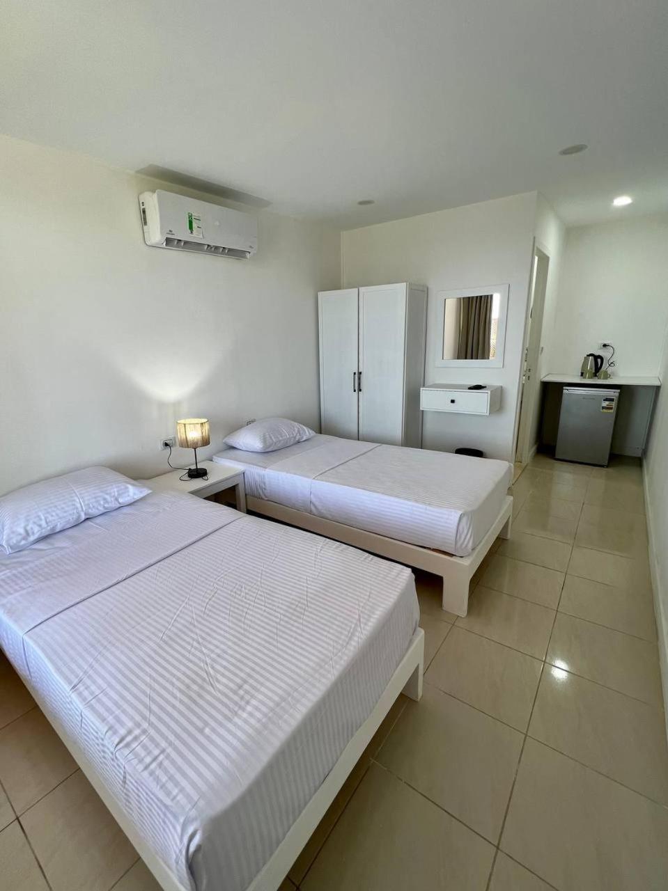 Serafy Center And Pool For Foreigners Adults Only Hostel *